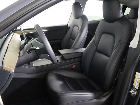 Used 2023 Tesla Model Y Long Range image 31