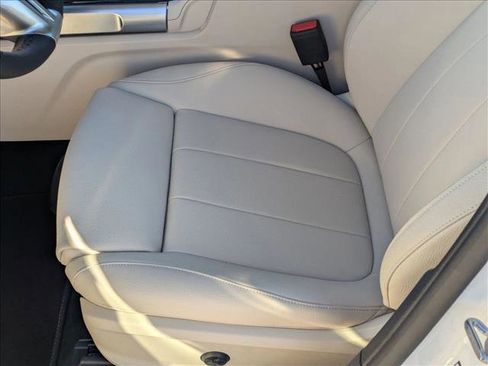 Used 2026 Mercedes-Benz GLB 250 image 4