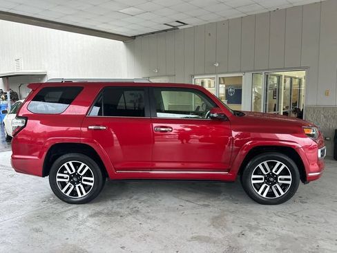 Used 2018 Toyota 4Runner Limited AWD/4WD image 2