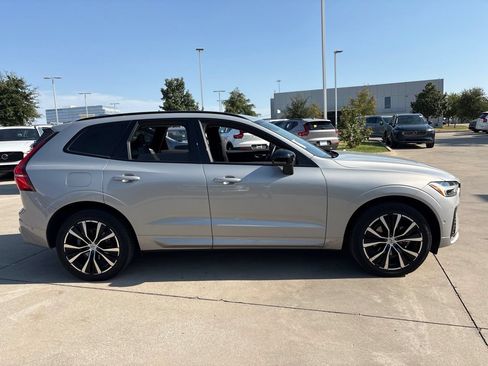 Used 2025 Volvo XC60 B5 Plus AWD/4WD image 4