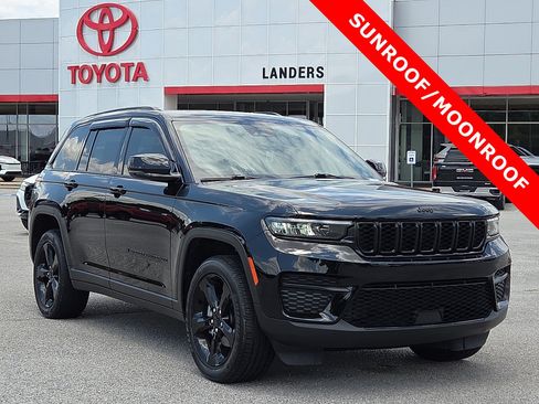 Used 2024 Jeep Grand Cherokee Altitude AWD/4WD image 1