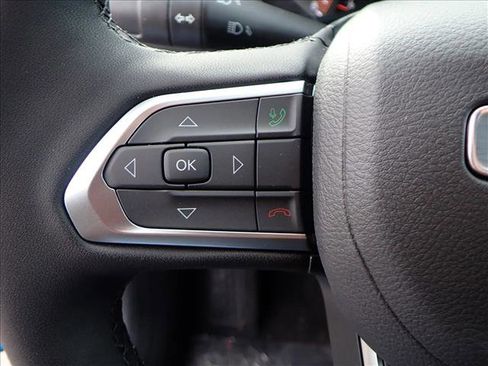 New 2026 Jeep Compass Latitude image 13