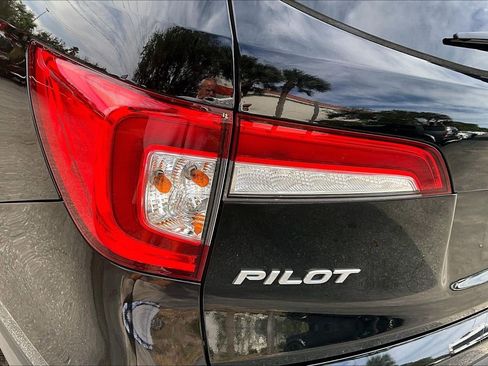 Used 2020 Honda Pilot Touring image 23