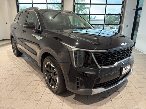Used 2024 Kia Sorento S w/ Panoramic Sunroof Package image 7