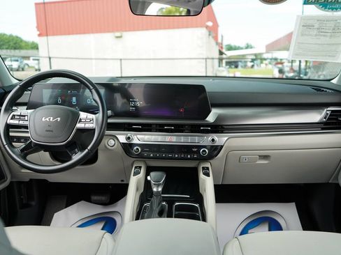 Used 2025 Kia Telluride S FWD image 9