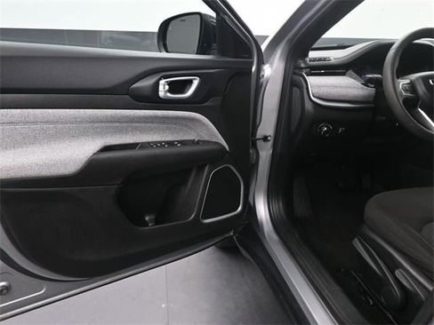 Used 2023 Jeep Compass Sport image 17