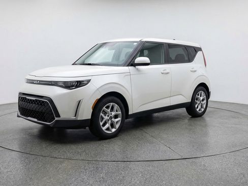 Used 2025 Kia Soul LX w/ LX Technology Package image 3