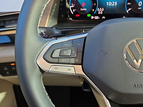 New 2026 Volkswagen Atlas SE image 17