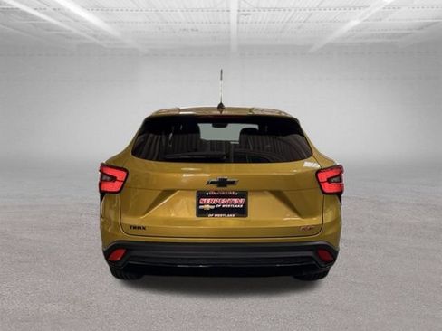 Used 2024 Chevrolet Trax RS w/ Driver Confidence Package FWD image 22