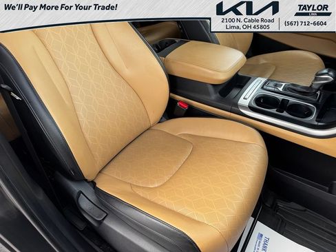 Used 2024 Kia Carnival LX FWD image 12