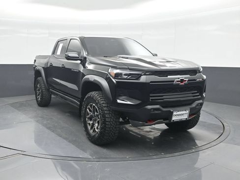 Used 2025 Chevrolet Colorado ZR2 w/ Technology Package AWD/4WD image 8