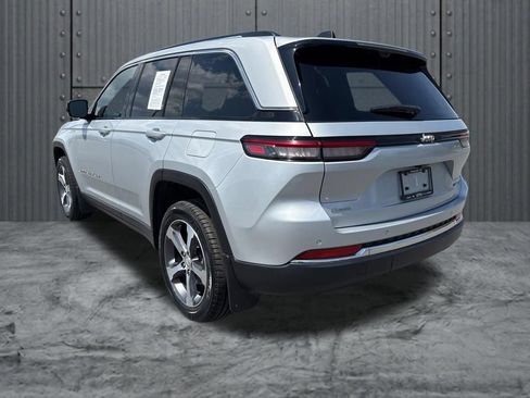 Used 2023 Jeep Grand Cherokee Limited w/ Luxury Tech Group II AWD/4WD image 5