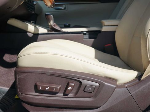 Used 2016 Lexus ES 300h w/ Premium Package w/Wood Trim FWD image 18