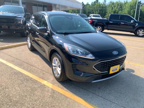 Used 2021 Ford Escape SE image 2