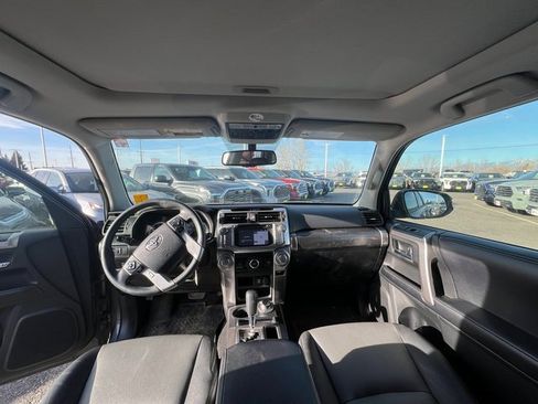 Used 2019 Toyota Tacoma TRD Sport image 5