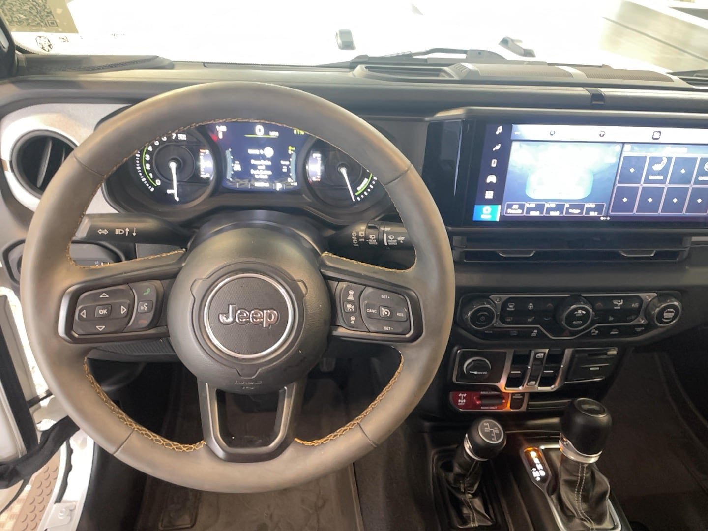 Used 2024 Jeep Wrangler Unlimited AWD/4WD image 15