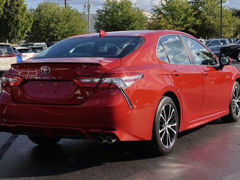 Used 2019 Toyota Camry SE FWD image 7