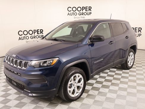 Used 2024 Jeep Compass Sport AWD/4WD image 9