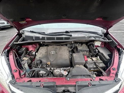 Used 2019 Toyota Sienna LE w/ LE Preferred Package FWD image 14