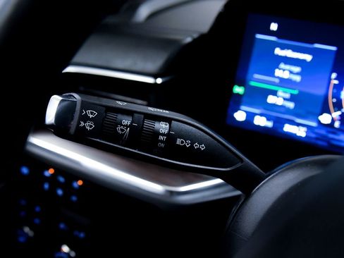 Used 2025 Chevrolet Suburban LS image 23