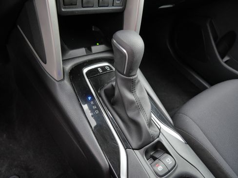 Certified 2025 Toyota Corolla Cross LE image 25