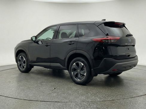 Used 2025 Nissan Rogue SV image 6