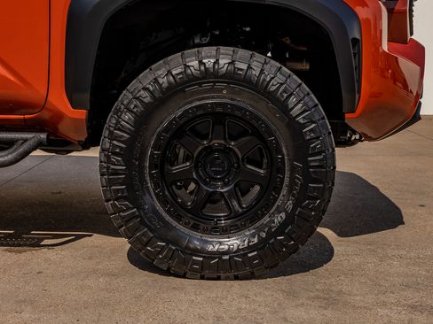 Used 2025 Toyota Tacoma TRD Off-Road image 12