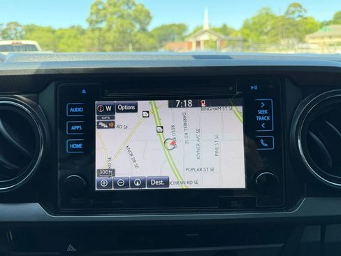 Used 2017 Toyota Tacoma TRD Sport w/ Tow Package (A/T) AWD/4WD image 16