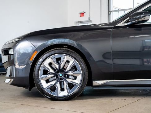 Used 2024 BMW i7 xDrive60 image 9