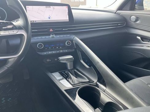 Certified 2021 Hyundai Elantra Limited image 14