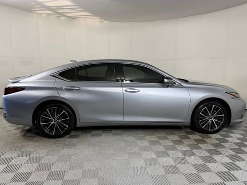Used 2025 Lexus ES 300h w/ Premium Package FWD image 10