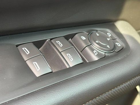Used 2025 Chevrolet Tahoe High Country AWD/4WD image 23