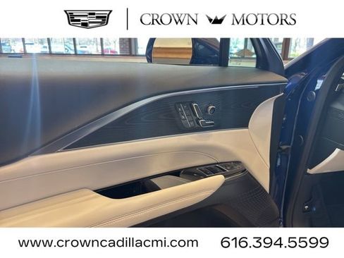 New 2025 Cadillac Lyriq Sport image 5