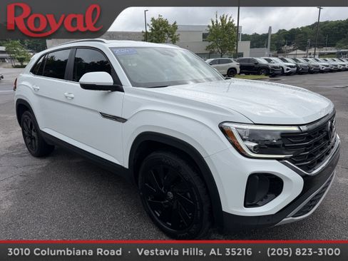 Certified 2024 Volkswagen Atlas Cross Sport SE w/ Black Wheel Package FWD image 4