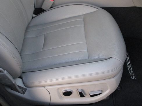 Used 2015 Hyundai Genesis 3.8 w/ Option Group 04 image 12