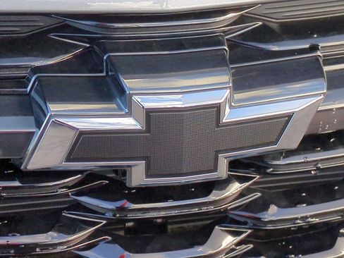Used 2024 Chevrolet Trax RS FWD image 30