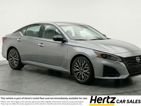 Used 2025 Nissan Altima 2.5 SV image 1