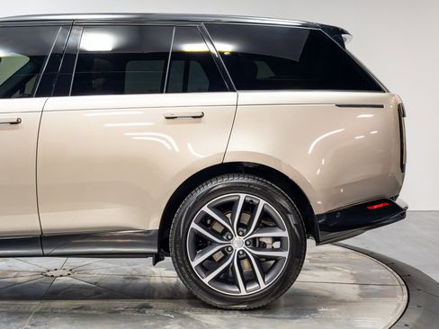 Used 2025 Land Rover Range Rover SE AWD/4WD image 44