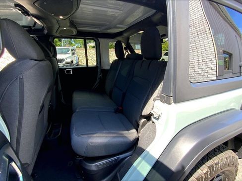 Used 2024 Jeep Wrangler Unlimited AWD/4WD image 15