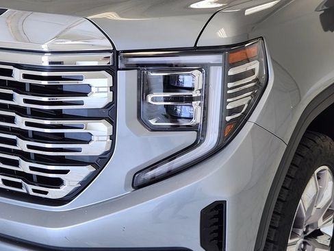 Used 2024 GMC Sierra 1500 Denali w/ Denali Reserve Package AWD/4WD image 9