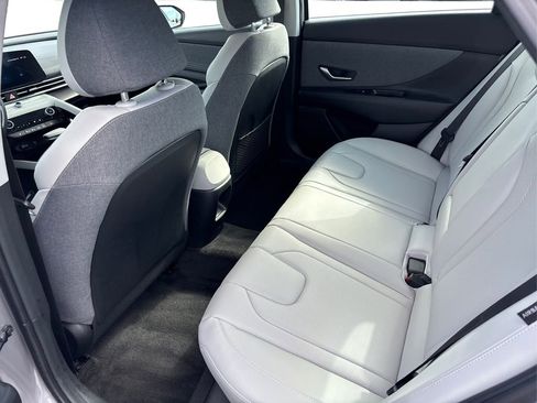 Used 2025 Hyundai Elantra Limited FWD image 10