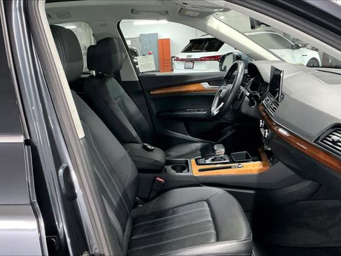 Used 2023 Audi Q5 Premium w/ Convenience Package image 10