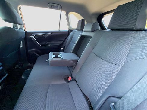 Used 2020 Toyota RAV4 LE image 19