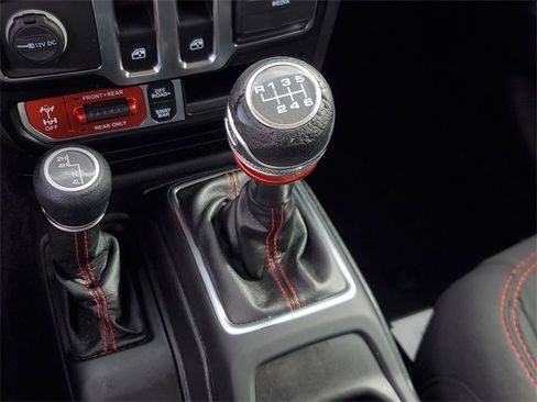 Used 2021 Jeep Wrangler Rubicon image 25