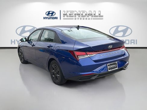 Used 2023 Hyundai Elantra SEL w/ Cargo Package image 4