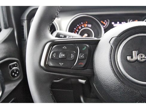 Used 2023 Jeep Gladiator Sport AWD/4WD image 23