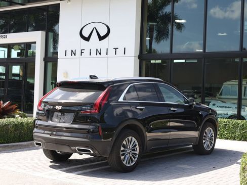 Used 2025 Cadillac XT4 Premium Luxury FWD image 4