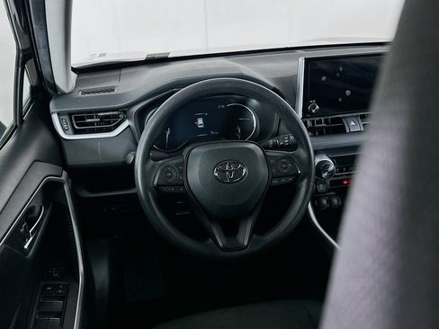 Used 2024 Toyota RAV4 XLE image 17