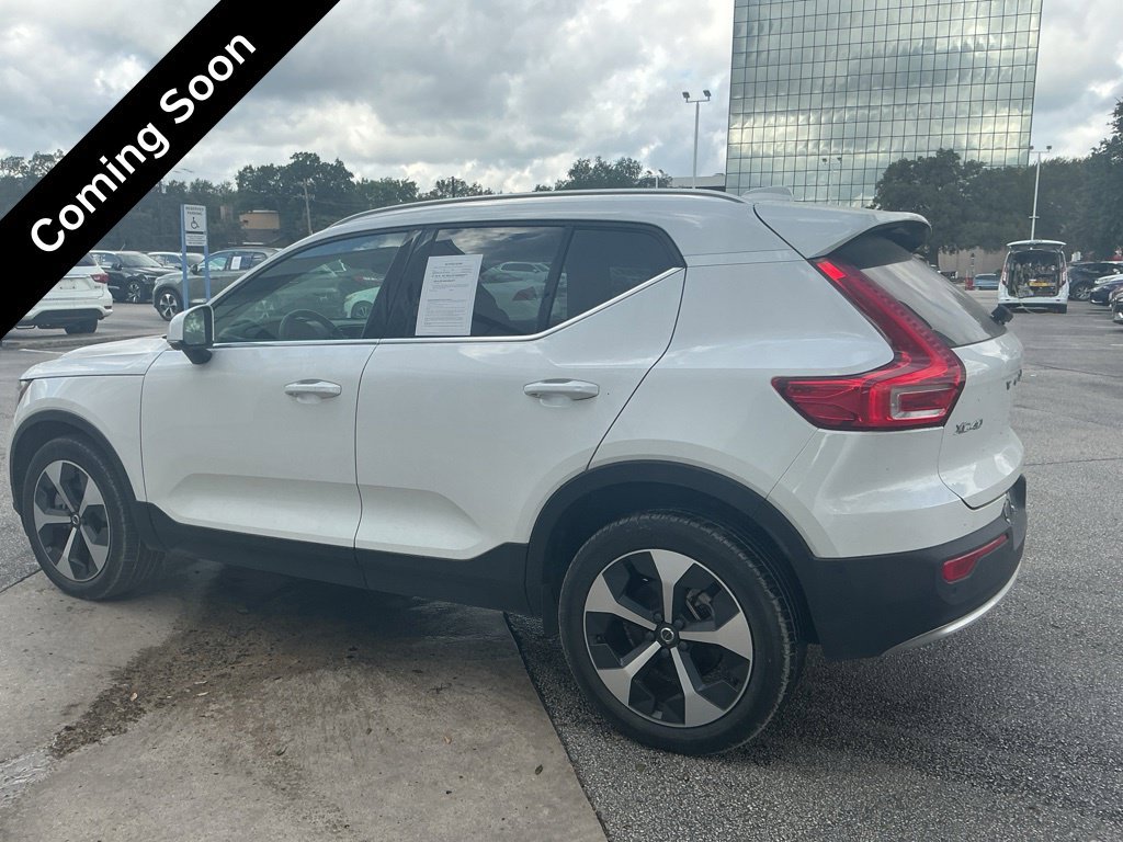 Certified 2025 Volvo XC40 B5 Plus AWD/4WD image 3