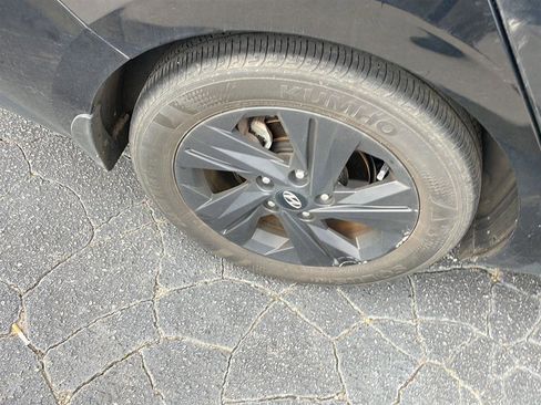 Used 2022 Hyundai Elantra SEL FWD image 9